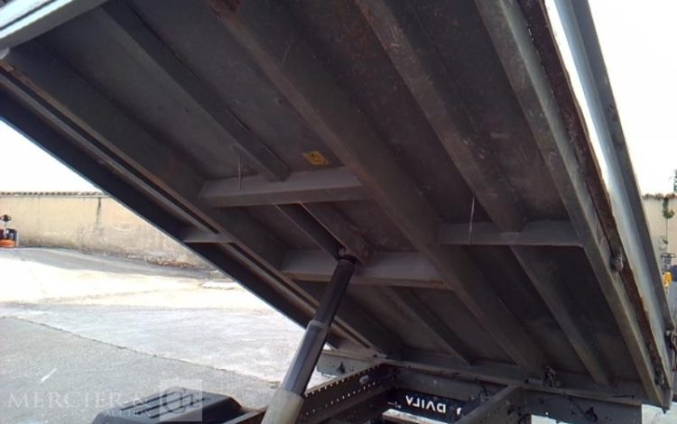 IVECO 35-130 BENNE SIMPLE CABINE COFFRE ROUGE EA-810-QC