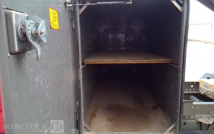 IVECO 35-130 BENNE SIMPLE CABINE COFFRE ROUGE EA-810-QC