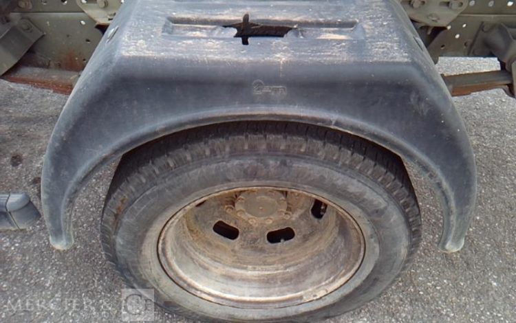 IVECO 35-130 BENNE SIMPLE CABINE COFFRE ROUGE EA-810-QC