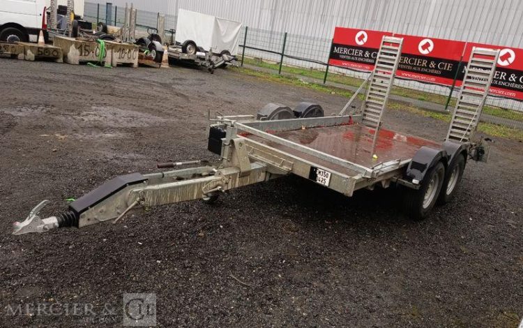 HUBIERE REMORQUE PORTE ENGIN 2 ESSIEUX – PTAC :  3,5 TONNES – ANNEE 2016 BLANC EB-329-RX