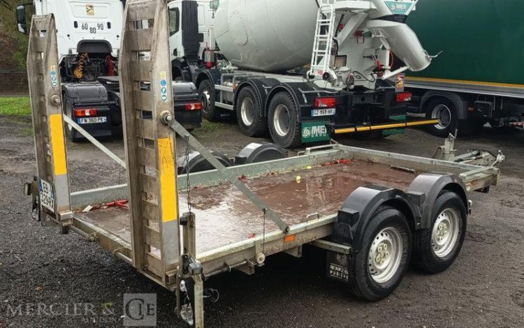 HUBIERE REMORQUE PORTE ENGIN 2 ESSIEUX – PTAC :  3,5 TONNES – ANNEE 2016 BLANC EB-329-RX