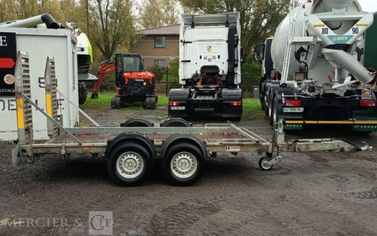 HUBIERE REMORQUE PORTE ENGIN 2 ESSIEUX – PTAC :  3,5 TONNES – ANNEE 2016 BLANC EB-329-RX