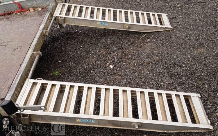 HUBIERE REMORQUE PORTE ENGIN 2 ESSIEUX – PTAC :  3,5 TONNES – ANNEE 2016 BLANC EB-329-RX
