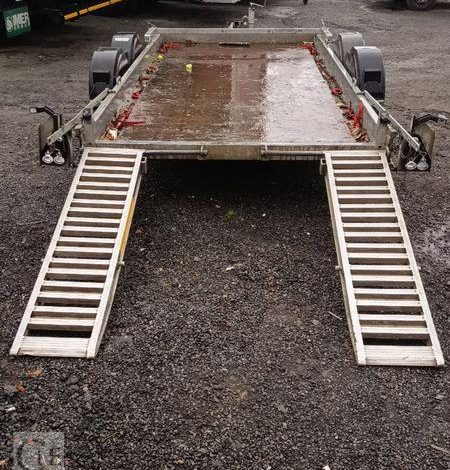 HUBIERE REMORQUE PORTE ENGIN 2 ESSIEUX – PTAC :  3,5 TONNES – ANNEE 2016 BLANC EB-329-RX