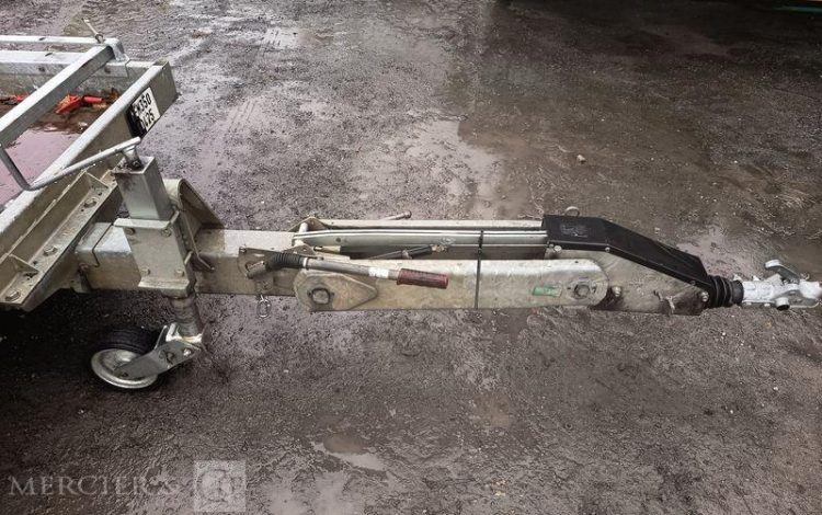 HUBIERE REMORQUE PORTE ENGIN 2 ESSIEUX – PTAC :  3,5 TONNES – ANNEE 2016 BLANC EB-329-RX