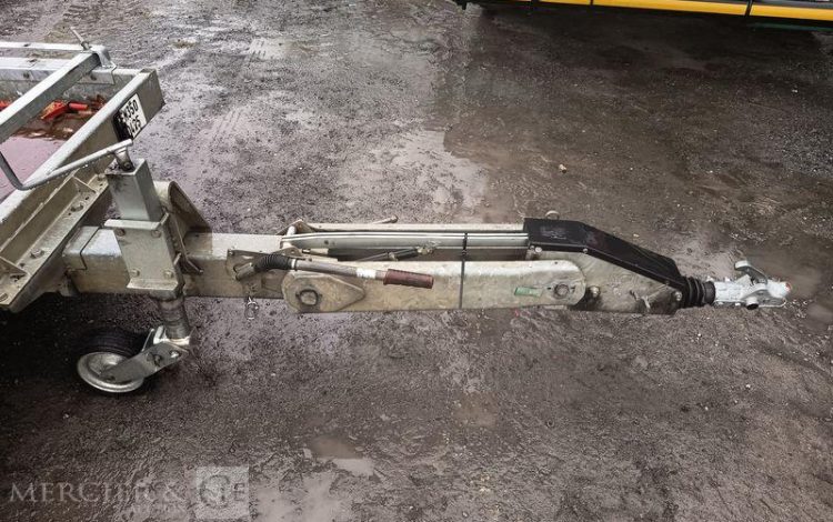 HUBIERE REMORQUE PORTE ENGIN 2 ESSIEUX – PTAC :  3,5 TONNES – ANNEE 2016 BLANC EB-329-RX