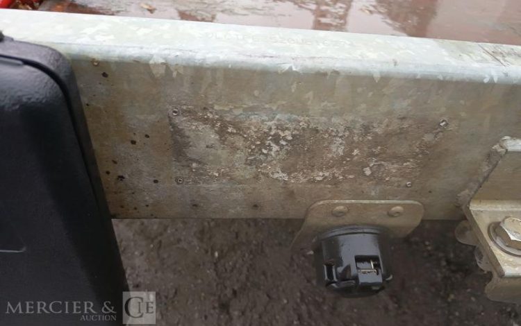 HUBIERE REMORQUE PORTE ENGIN 2 ESSIEUX – PTAC :  3,5 TONNES – ANNEE 2016 BLANC EB-329-RX