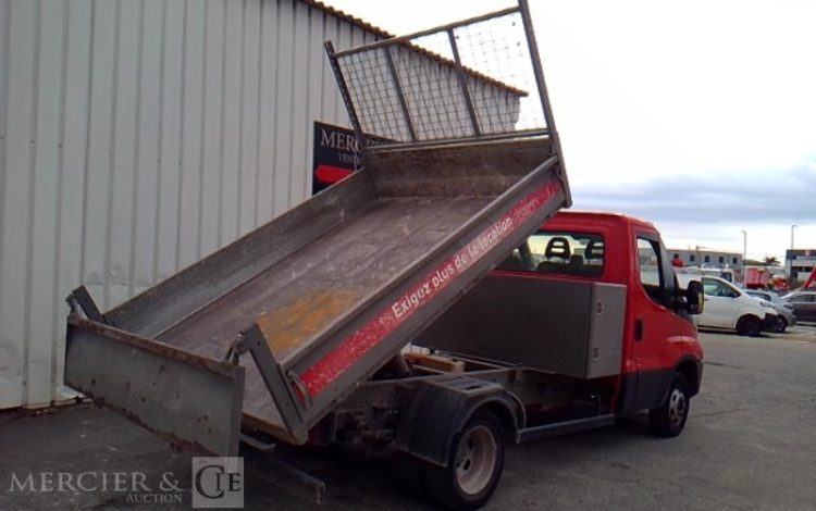 IVECO 35-130 BENNE SIMPLE CABINE COFFRE ROUGE EB-434-GW