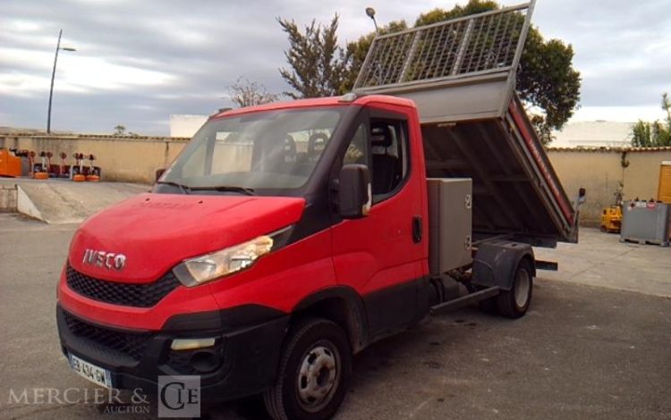 IVECO 35-130 BENNE SIMPLE CABINE COFFRE ROUGE EB-434-GW