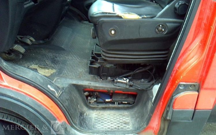 IVECO 35-130 BENNE SIMPLE CABINE COFFRE ROUGE EB-434-GW