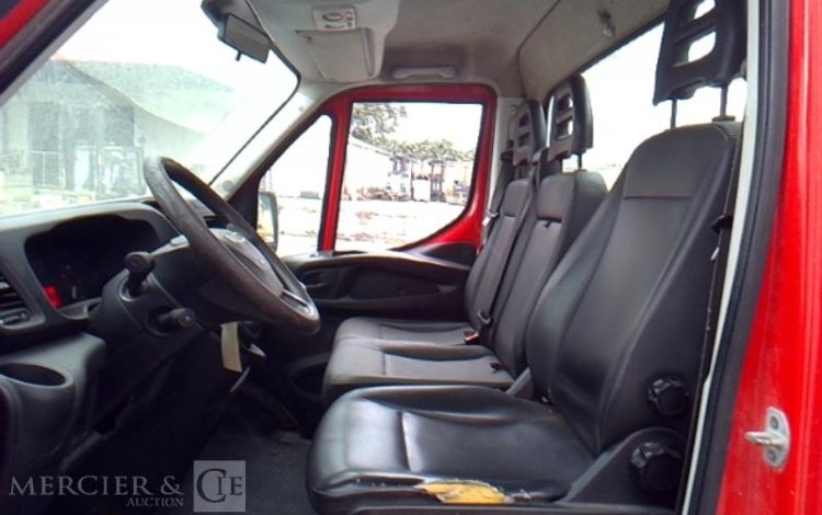 IVECO 35-130 BENNE SIMPLE CABINE COFFRE ROUGE EB-434-GW