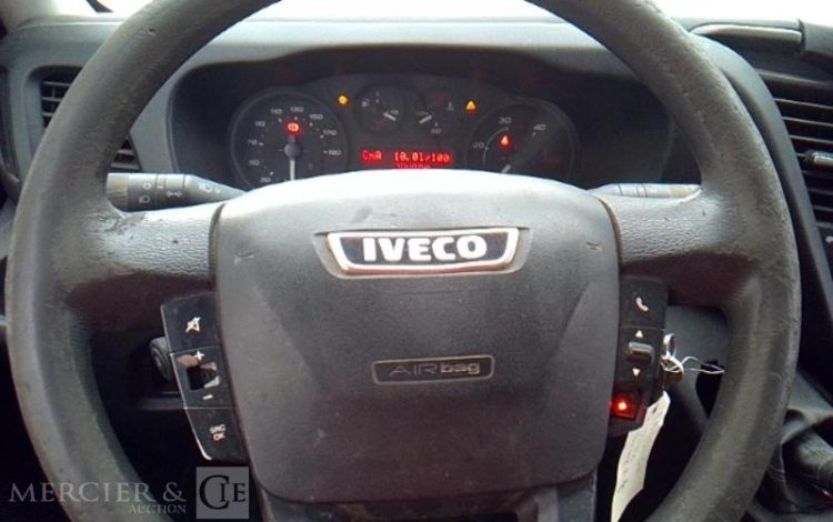 IVECO 35-130 BENNE SIMPLE CABINE COFFRE ROUGE EB-434-GW