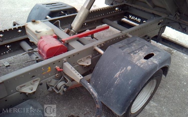 IVECO 35-130 BENNE SIMPLE CABINE COFFRE ROUGE EB-434-GW