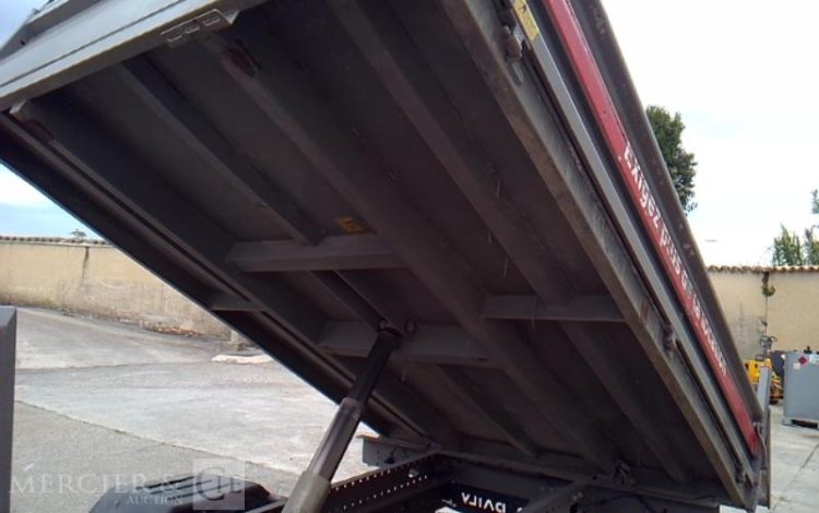 IVECO 35-130 BENNE SIMPLE CABINE COFFRE ROUGE EB-434-GW
