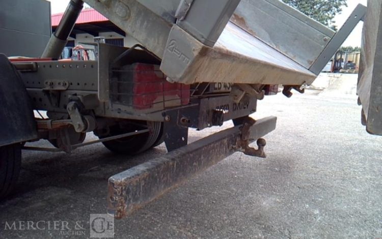 IVECO 35-130 BENNE SIMPLE CABINE COFFRE ROUGE EB-434-GW