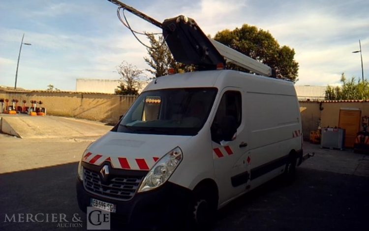 RENAULT MASTER NACELLE SUR VL KLUBB K32 – 12M – 2286H – AN2016 BLANC EB-595-SG