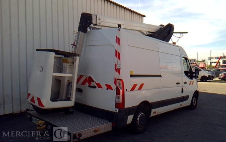 RENAULT MASTER NACELLE SUR VL KLUBB K32 – 12M – 2286H – AN2016 BLANC EB-595-SG