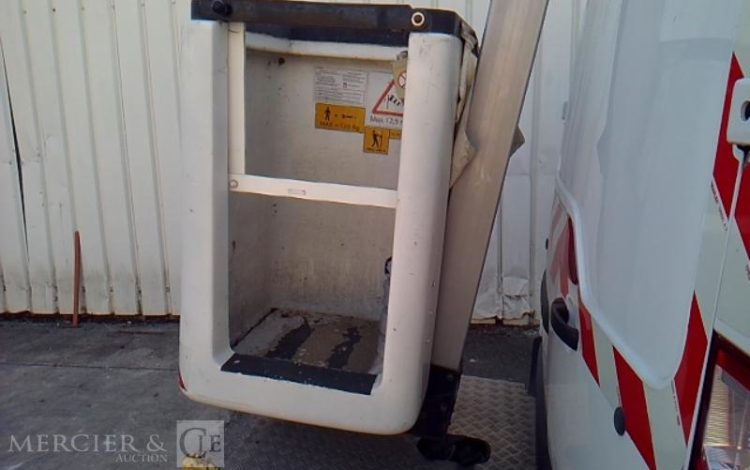 RENAULT MASTER NACELLE SUR VL KLUBB K32 – 12M – 2286H – AN2016 BLANC EB-595-SG