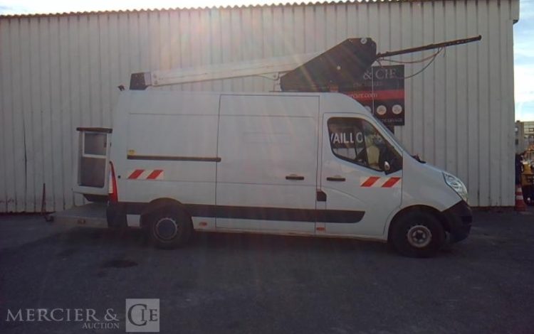 RENAULT MASTER NACELLE SUR VL KLUBB K32 – 12M – 2286H – AN2016 BLANC EB-595-SG