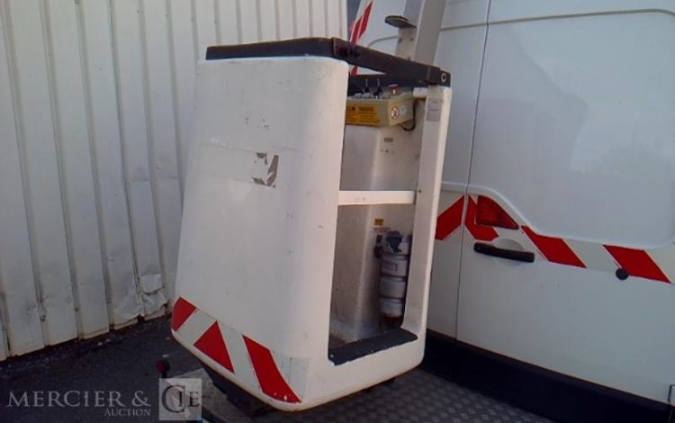 RENAULT MASTER NACELLE SUR VL KLUBB K32 – 12M – 2286H – AN2016 BLANC EB-595-SG