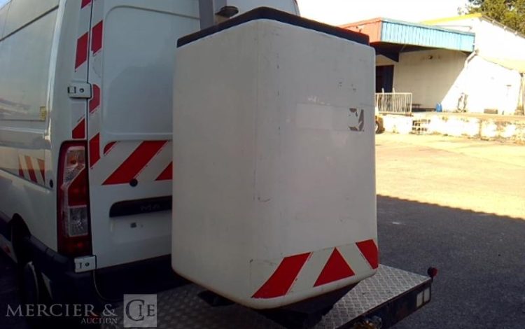 RENAULT MASTER NACELLE SUR VL KLUBB K32 – 12M – 2286H – AN2016 BLANC EB-595-SG