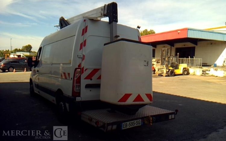 RENAULT MASTER NACELLE SUR VL KLUBB K32 – 12M – 2286H – AN2016 BLANC EB-595-SG