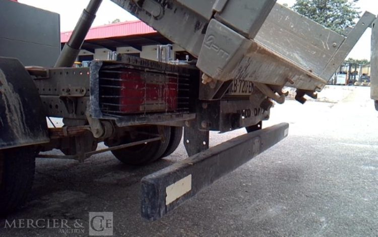 IVECO 35-130 BENNE SIMPLE CABINE COFFRE ROUGE EB-720-EM