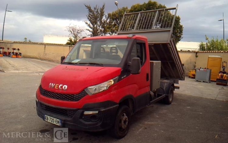 IVECO 35-130 BENNE SIMPLE CABINE COFFRE ROUGE EB-720-EM