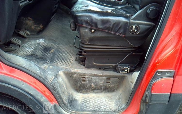 IVECO 35-130 BENNE SIMPLE CABINE COFFRE ROUGE EB-720-EM