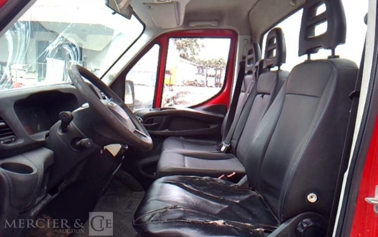 IVECO 35-130 BENNE SIMPLE CABINE COFFRE ROUGE EB-720-EM