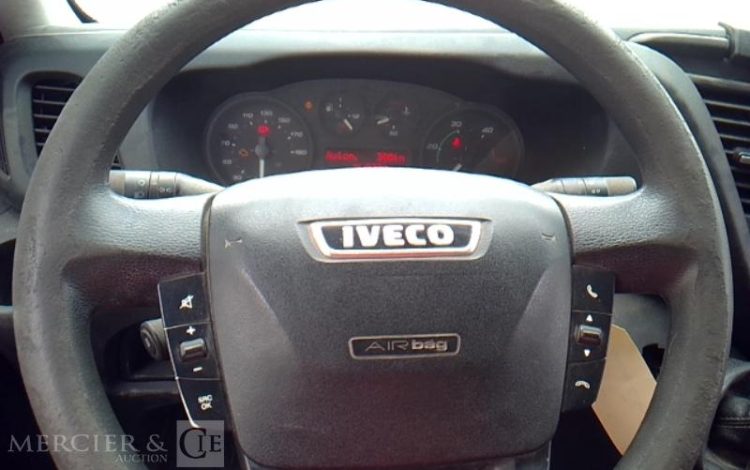 IVECO 35-130 BENNE SIMPLE CABINE COFFRE ROUGE EB-720-EM