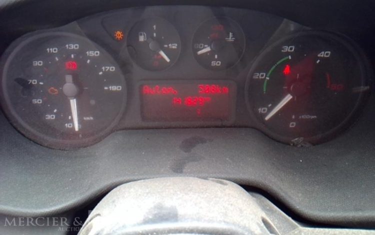 IVECO 35-130 BENNE SIMPLE CABINE COFFRE ROUGE EB-720-EM