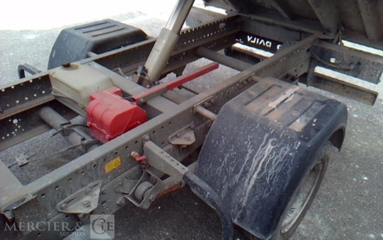 IVECO 35-130 BENNE SIMPLE CABINE COFFRE ROUGE EB-720-EM