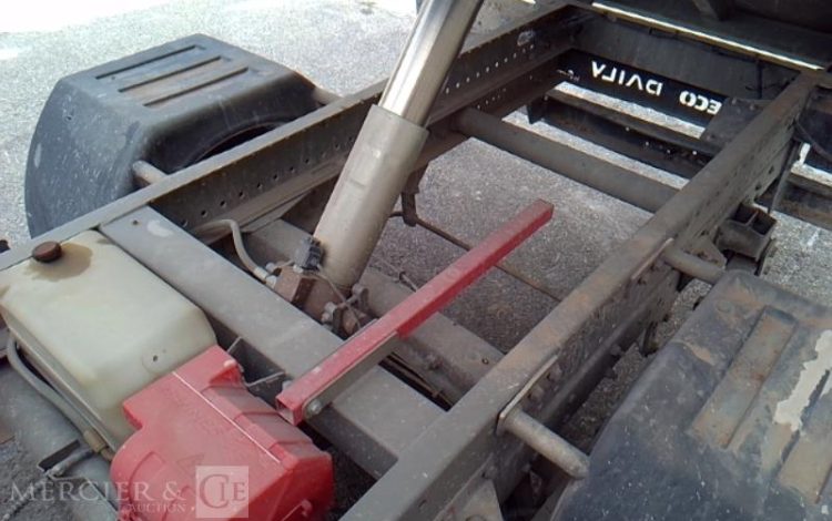 IVECO 35-130 BENNE SIMPLE CABINE COFFRE ROUGE EB-720-EM