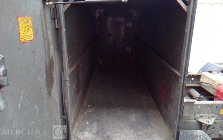 IVECO 35-130 BENNE SIMPLE CABINE COFFRE ROUGE EB-720-EM