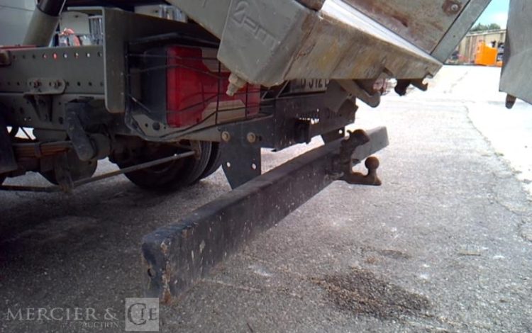 IVECO 35-130 BENNE SIMPLE CABINE COFFRE ROUGE EB-912-EL