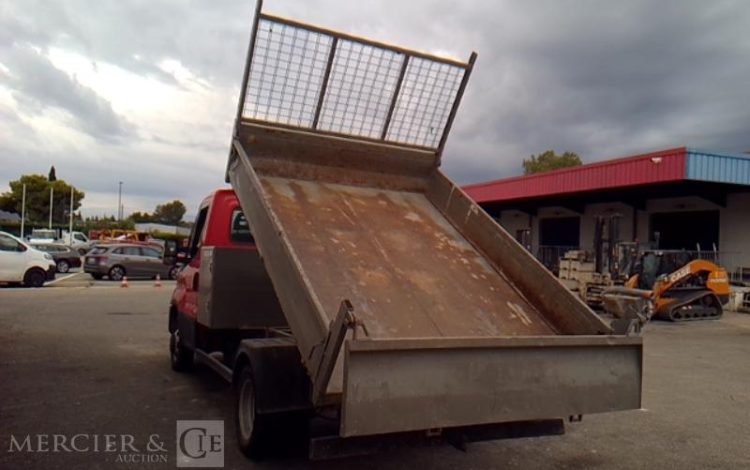IVECO 35-130 BENNE SIMPLE CABINE COFFRE ROUGE EB-912-EL