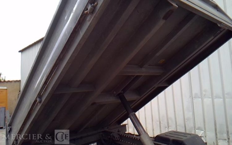 IVECO 35-130 BENNE SIMPLE CABINE COFFRE ROUGE EB-912-EL
