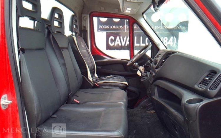 IVECO 35-130 BENNE SIMPLE CABINE COFFRE ROUGE EB-912-EL