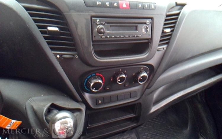 IVECO 35-130 BENNE SIMPLE CABINE COFFRE ROUGE EB-912-EL