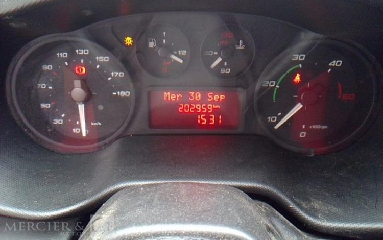 IVECO 35-130 BENNE SIMPLE CABINE COFFRE ROUGE EB-912-EL
