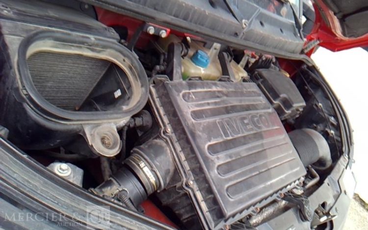 IVECO 35-130 BENNE SIMPLE CABINE COFFRE ROUGE EB-912-EL