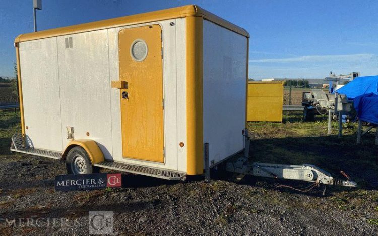CNSE ABRIS DE CHANTIER TRACTABLE 9M2 ISOLE VESTIAIRE / REFECTOITE AVEC WC CHIMIQUE BLANC EC-484-GM