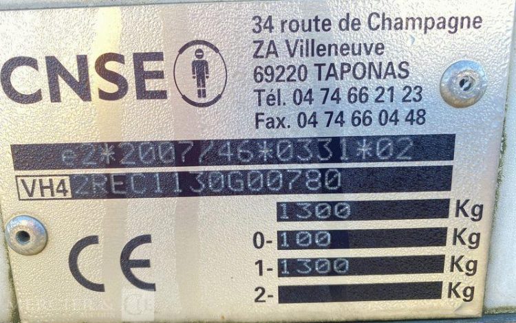 CNSE ABRIS DE CHANTIER TRACTABLE 9M2 ISOLE VESTIAIRE / REFECTOITE AVEC WC CHIMIQUE BLANC EC-484-GM