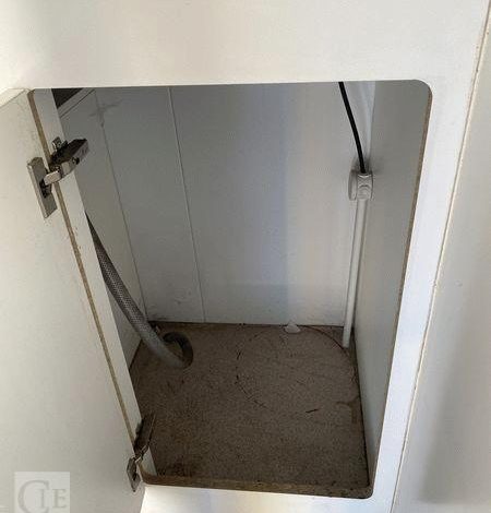 CNSE ABRIS DE CHANTIER TRACTABLE 9M2 ISOLE VESTIAIRE / REFECTOITE AVEC WC CHIMIQUE BLANC EC-484-GM