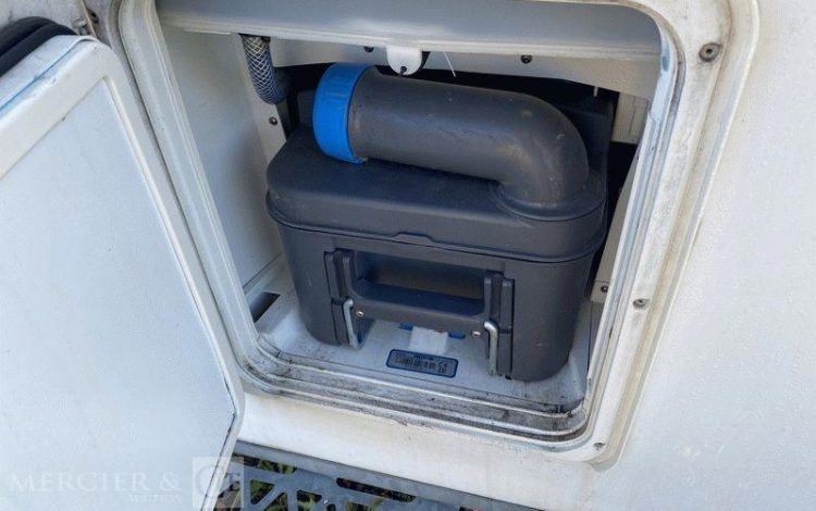 CNSE ABRIS DE CHANTIER TRACTABLE 9M2 ISOLE VESTIAIRE / REFECTOITE AVEC WC CHIMIQUE BLANC EC-484-GM