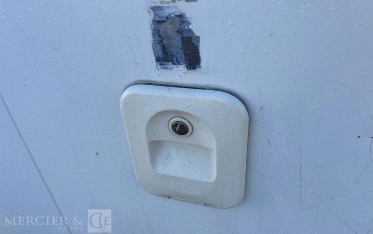 CNSE ABRIS DE CHANTIER TRACTABLE 9M2 ISOLE VESTIAIRE / REFECTOITE AVEC WC CHIMIQUE BLANC EC-484-GM