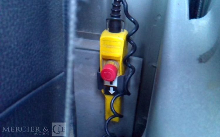 RENAULT MASTER BENNE SIMPLE CABINE COFFRE ROUGE EC-721-WC