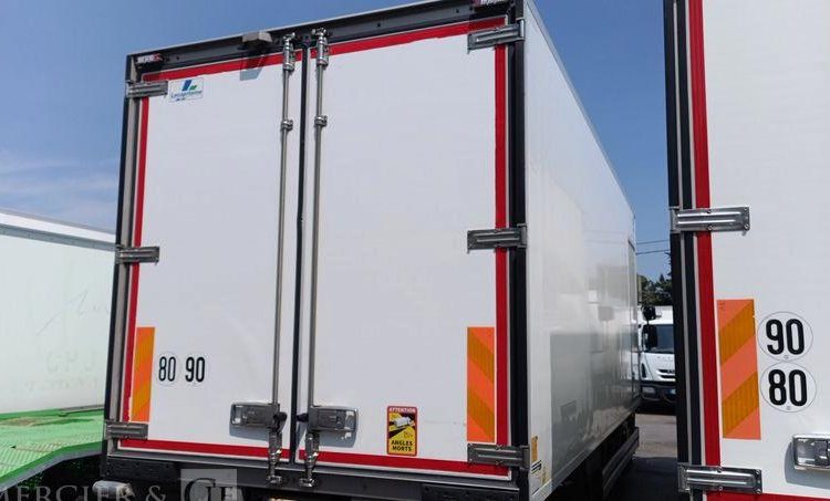 RENAULT D14 AVEC GROUPE FROID CARRIER- EN DESIGNATION(84)  EG-235-WT