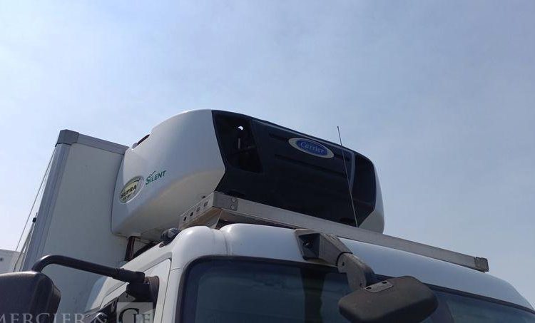 RENAULT D14 AVEC GROUPE FROID CARRIER- EN DESIGNATION(84)  EG-235-WT